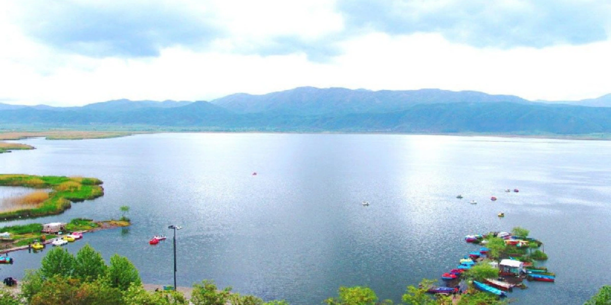 دریاچه زریوار