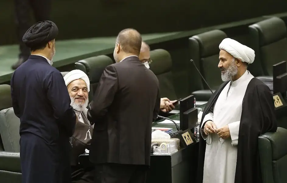 استعفای ۴۳ نماینده مجلس