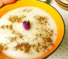 فرنی مخصوص مهمانی و سفره افطار؛ طرز تهیه فرنی مجلسی حرفه‌ای