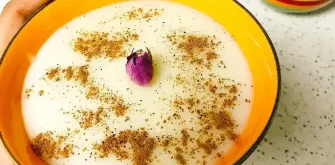 فرنی مخصوص مهمانی و سفره افطار؛ طرز تهیه فرنی مجلسی حرفه‌ای